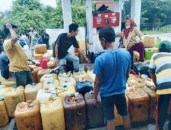 Keterlambatan Distribusi Solar Picu Antrian Panjang Di SPDN Nelayan, Di Desa Majelis Hidayah Kecamatan Kuala Jambi.