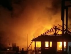 Blok D Dilanda Kebakaran, Jago Merah Lahap Dua Rumah