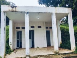 Fasilitas WC Umum Taman Perkantoran Tanjung Jabung Timur Memprihatinkan. Kotor, Bau , dan Rusak Parah.