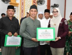 Safari Ramadhan di Mendahara, Bupati Dillah Serahkan Bantuan Baznas Rp85,7 Juta