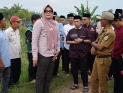 Pastikan Akses Layak, Bupati Dillah dan Wabup Muslimin Tinjau Jembatan SK 5 Berbak.